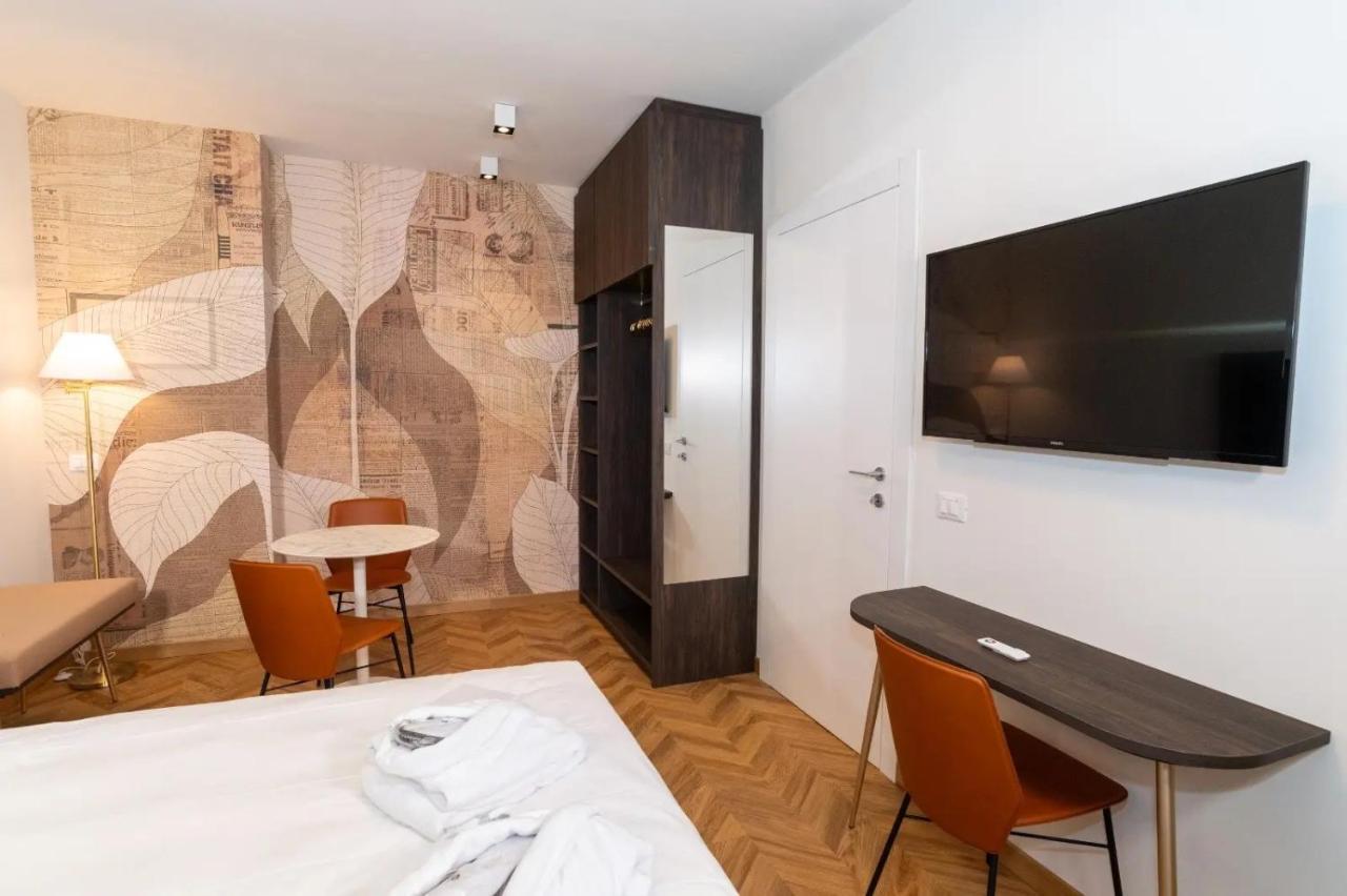 Jacuzzi Suite Home By Enjoy Garda Hotel ペスキエーラ・デル・ガルダ エクステリア 写真