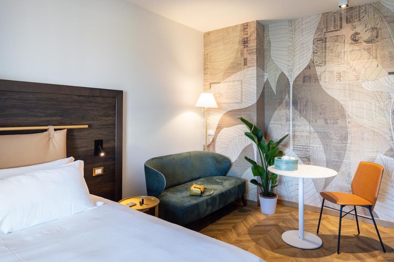 Jacuzzi Suite Home By Enjoy Garda Hotel ペスキエーラ・デル・ガルダ エクステリア 写真